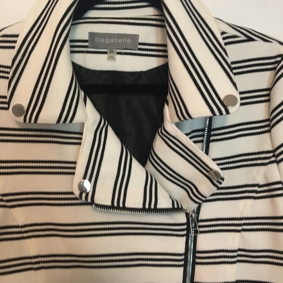 Women’s Bagatelle jacket XL. Front zipper long sleeves with zippers fully lined. - Picture 6 of 7